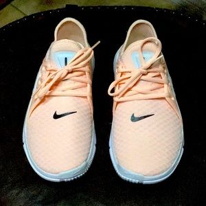 ⭐️EXCELLENT NIKE👟CORAL Acalme Wmns Running shoes